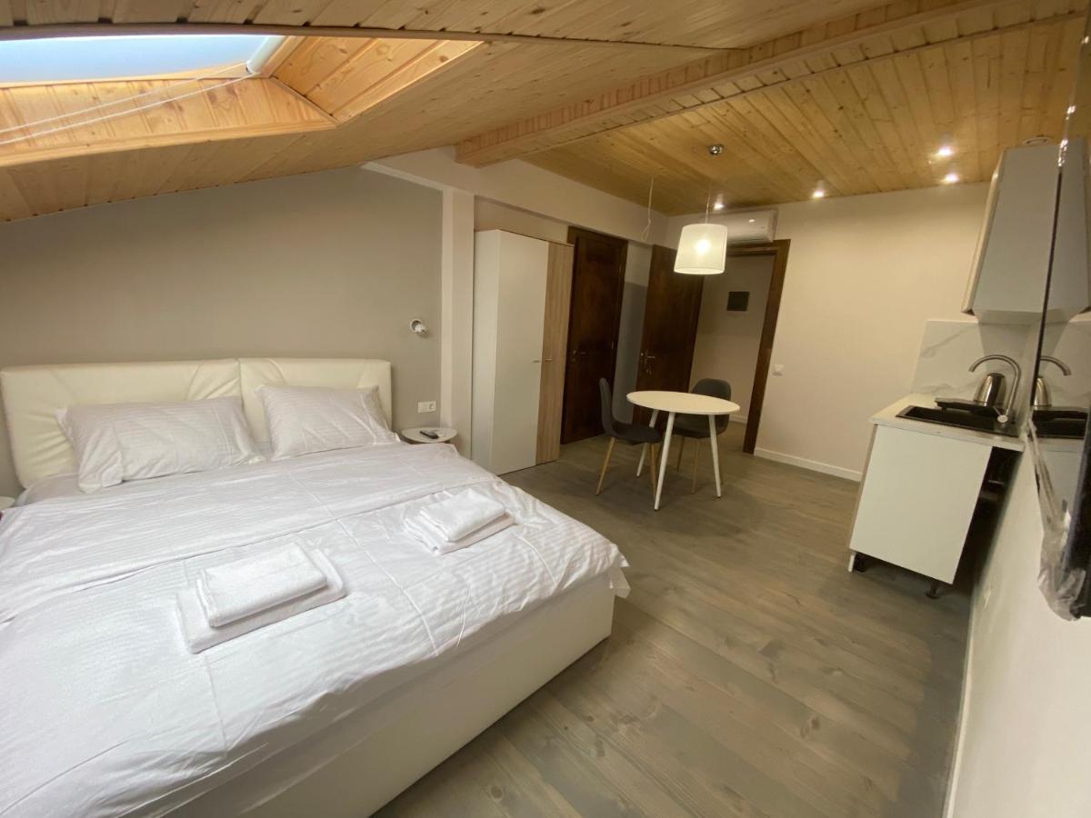 Центер Квартира На Вулиці Лесі Українки 19 Lviv Ngoại thất bức ảnh