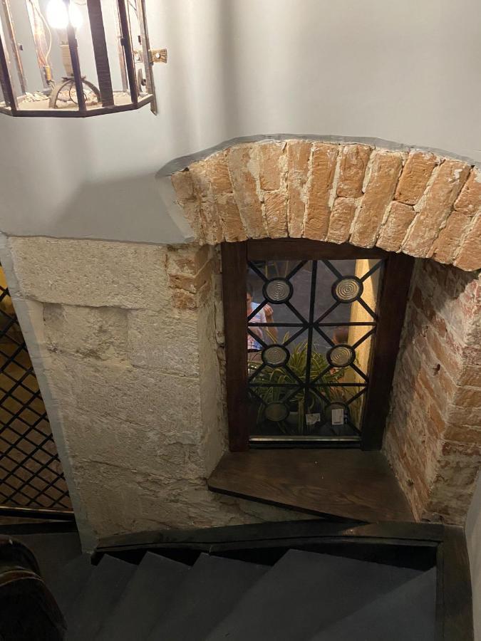 Центер Квартира На Вулиці Лесі Українки 19 Lviv Ngoại thất bức ảnh